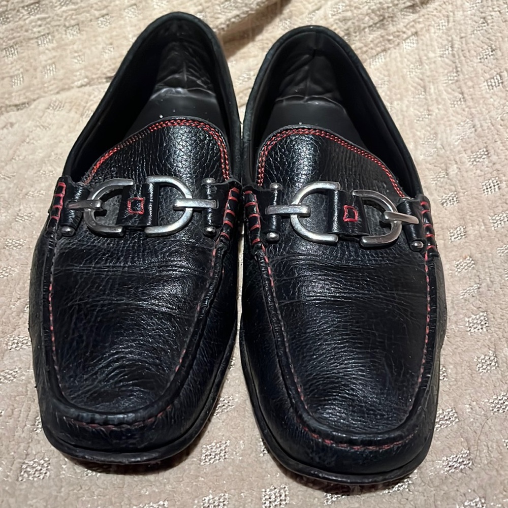Donald Pliner men’s black leather loafer size 9.5.